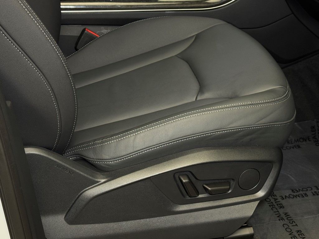 Vehicle image 18 of 47