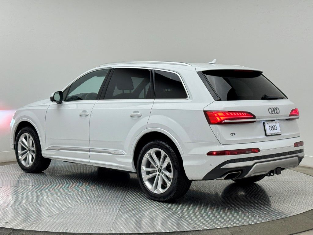 Vehicle image 4 of 47