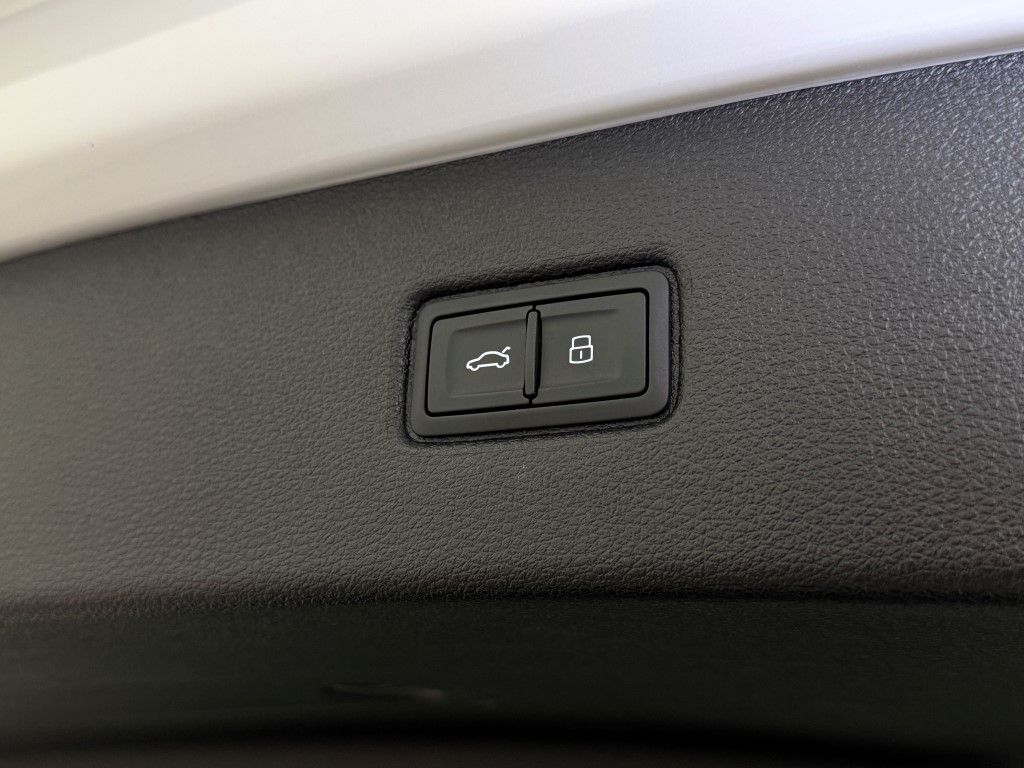 Vehicle image 23 of 47