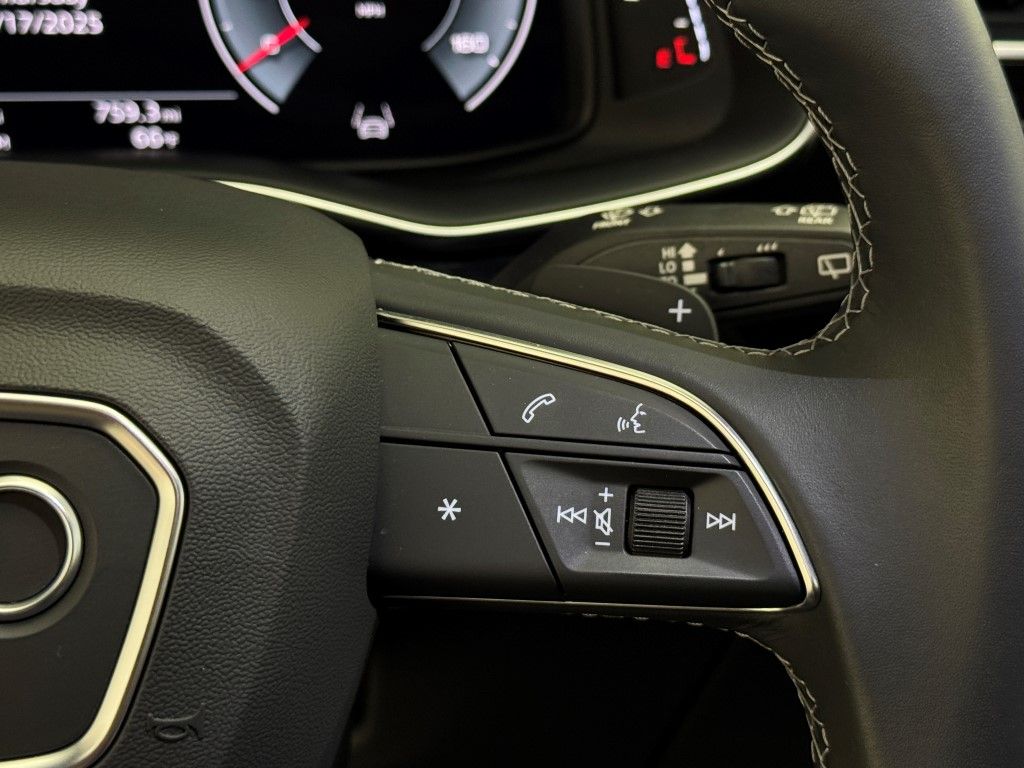 Vehicle image 40 of 47
