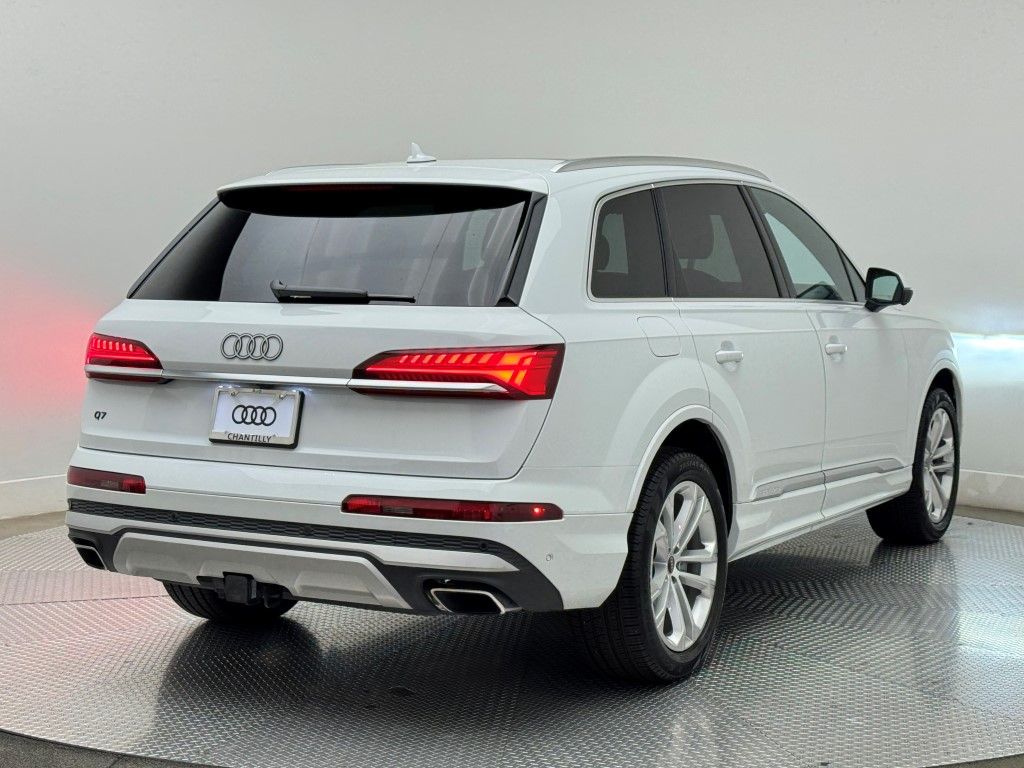 Vehicle image 10 of 47