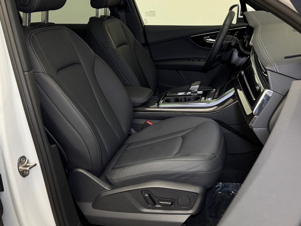 Vehicle image 20 of 47
