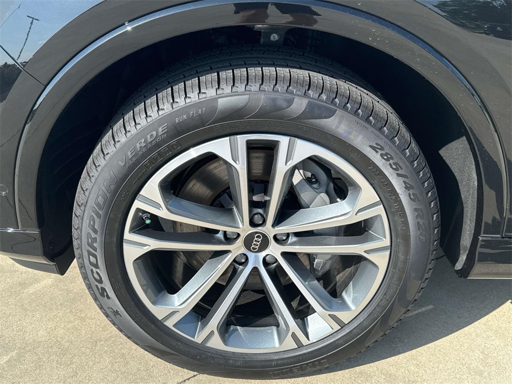 2025 Audi Q7 Premium Plus Image 6 of 22