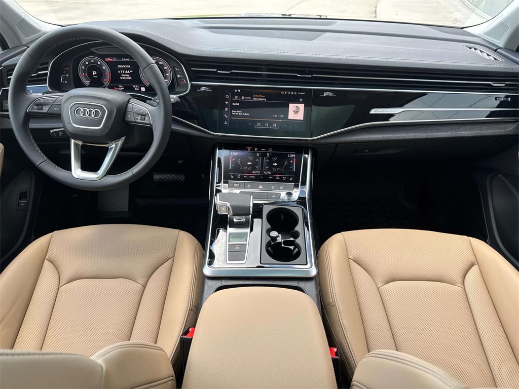 2025 Audi Q7 Premium Plus Image 5 of 17