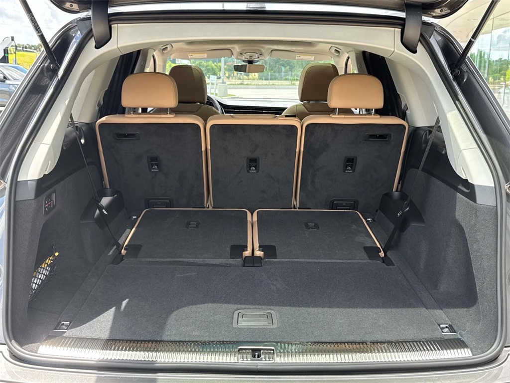 2025 Audi Q7 Premium Plus Image 3 of 17