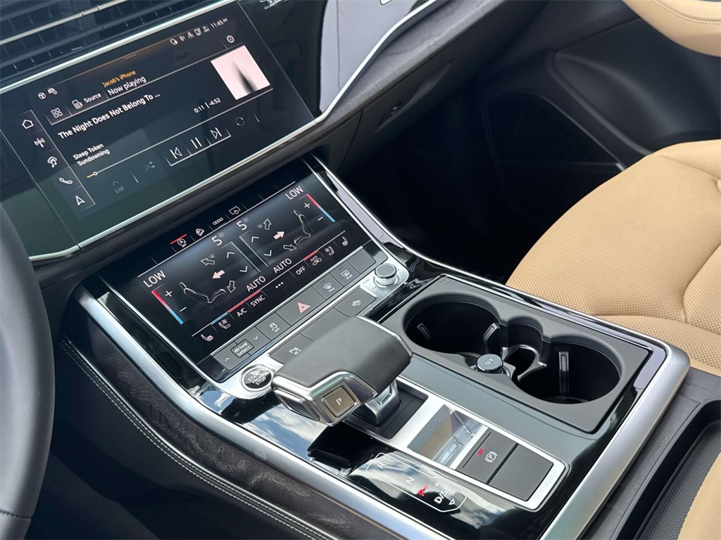 2025 Audi Q7 Premium Plus Image 12 of 17