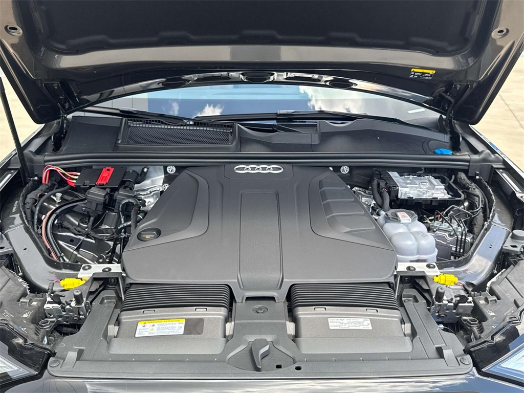 2025 Audi Q7 Premium Plus Image 2 of 17