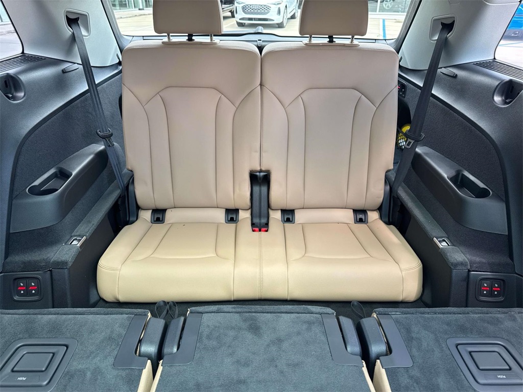 2025 Audi Q7 Premium Plus Image 16 of 17
