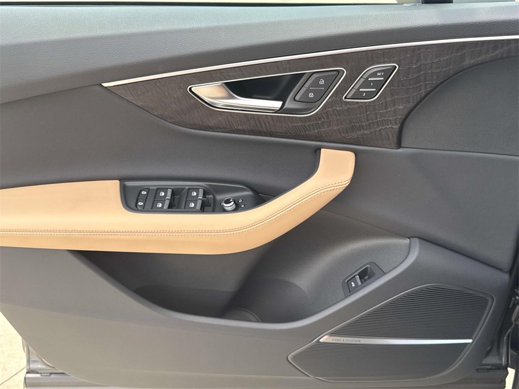 2025 Audi Q7 Premium Plus Image 13 of 17