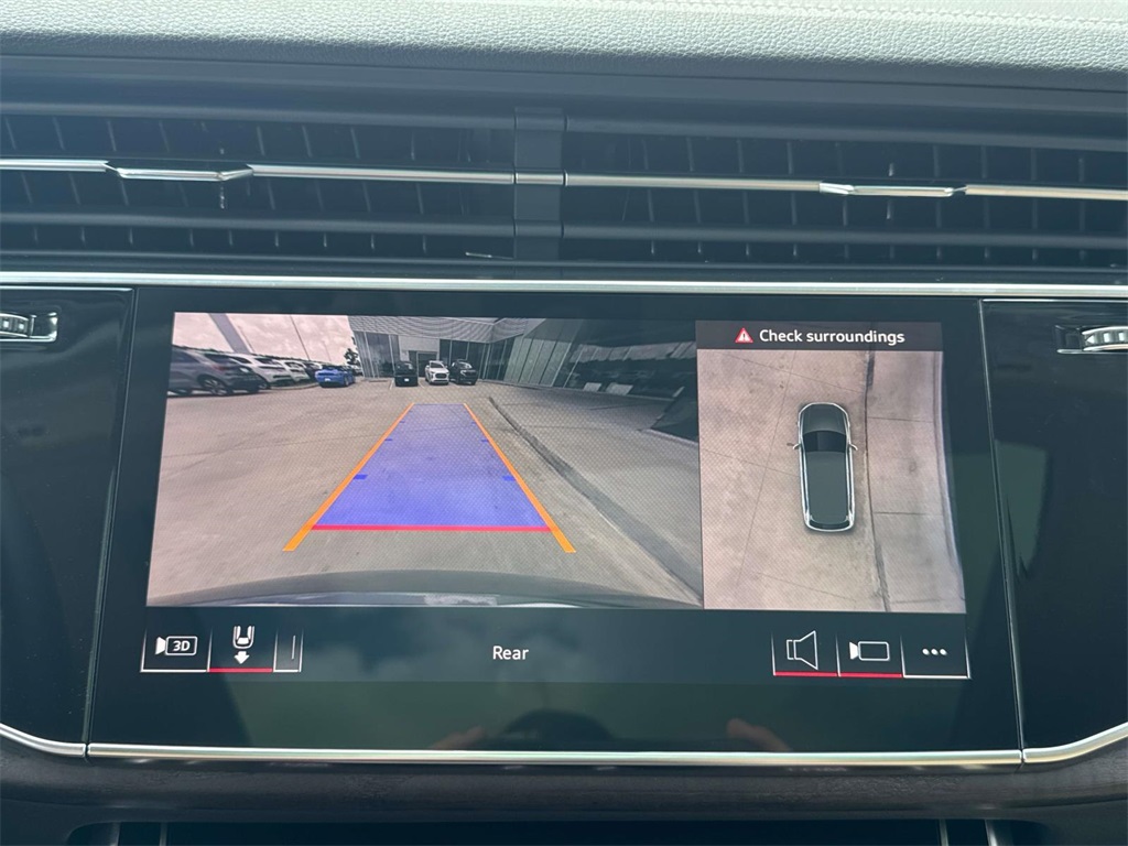 2025 Audi Q7 Premium Plus Image 10 of 17