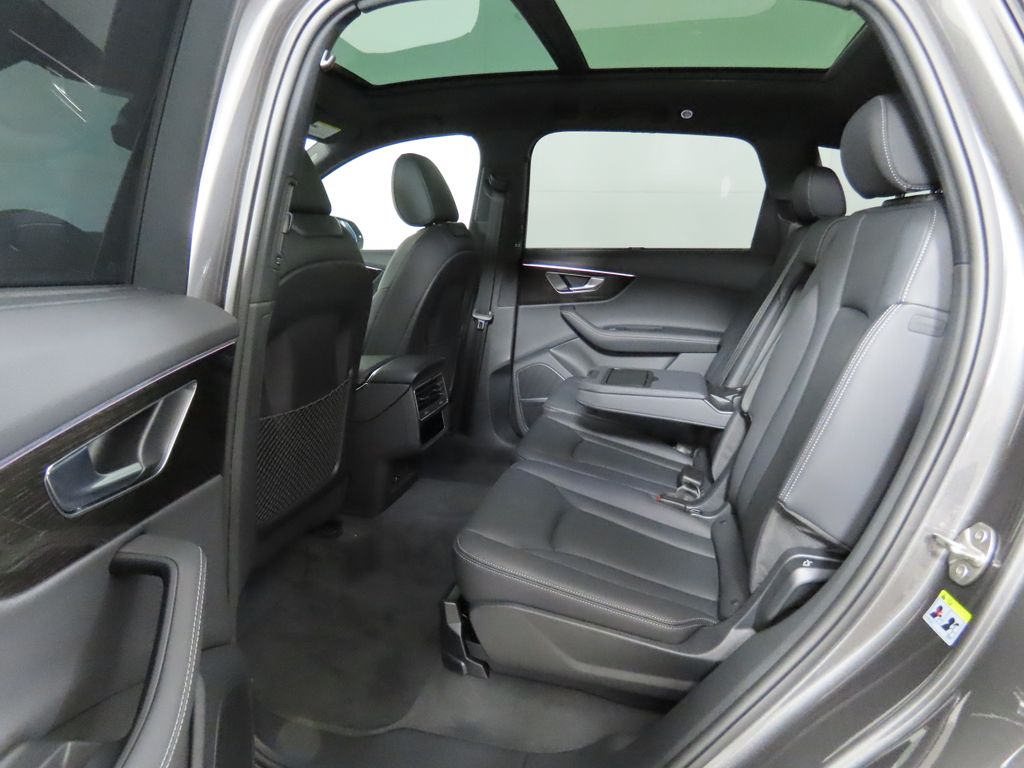 Vehicle image 22 of 34