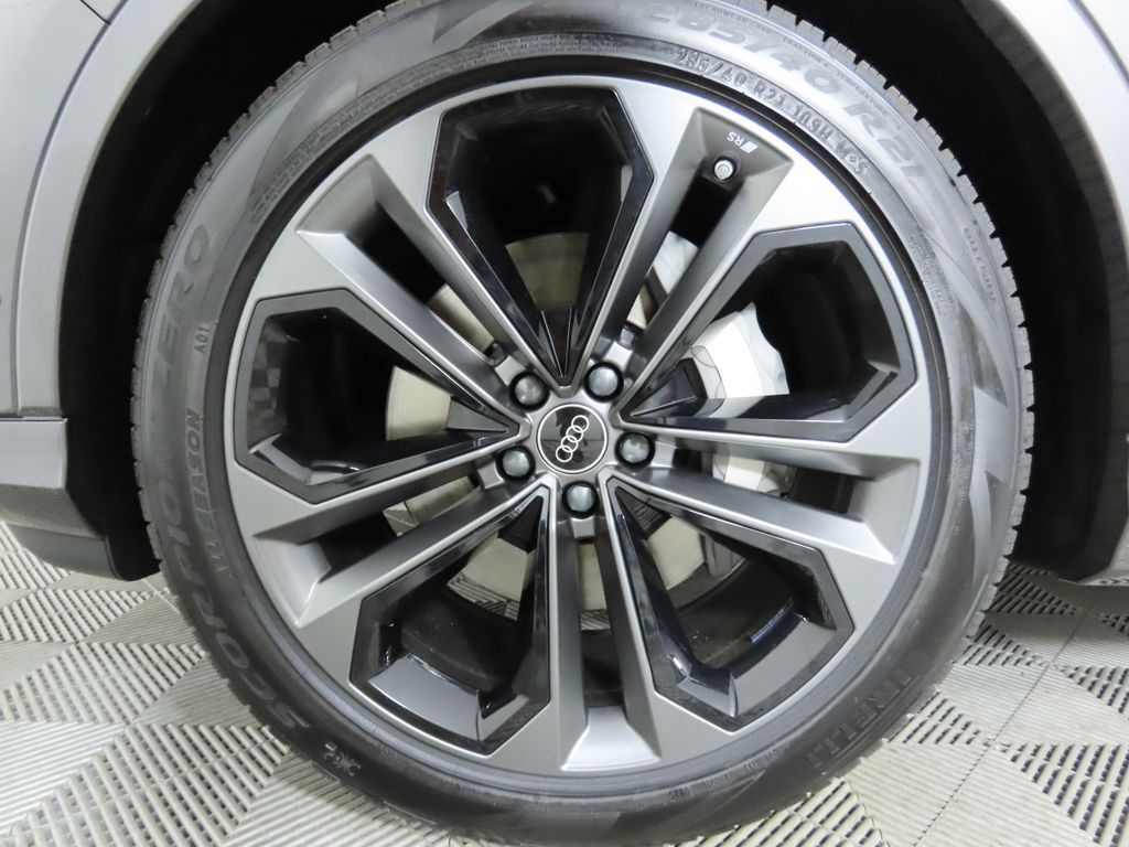 Vehicle image 32 of 34