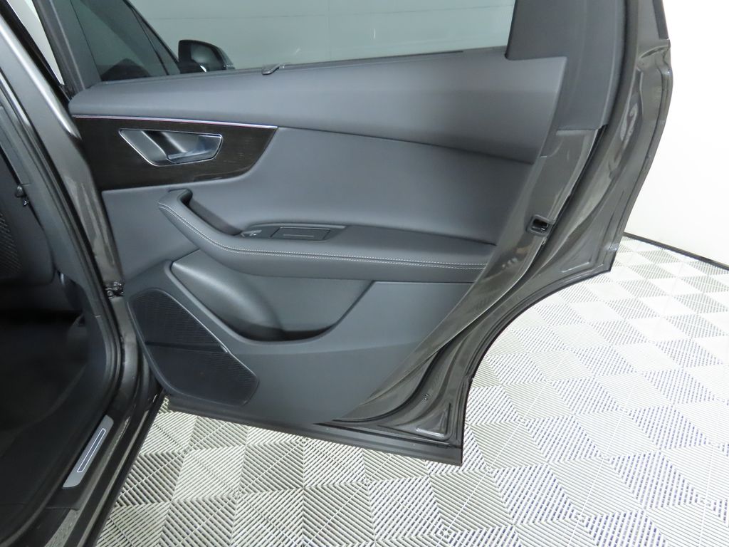 Vehicle image 29 of 34