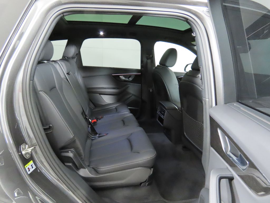 Vehicle image 23 of 34