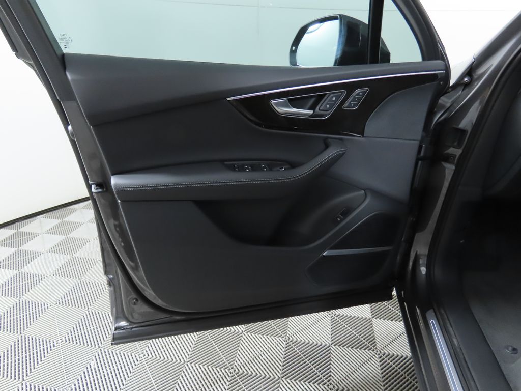 Vehicle image 26 of 34