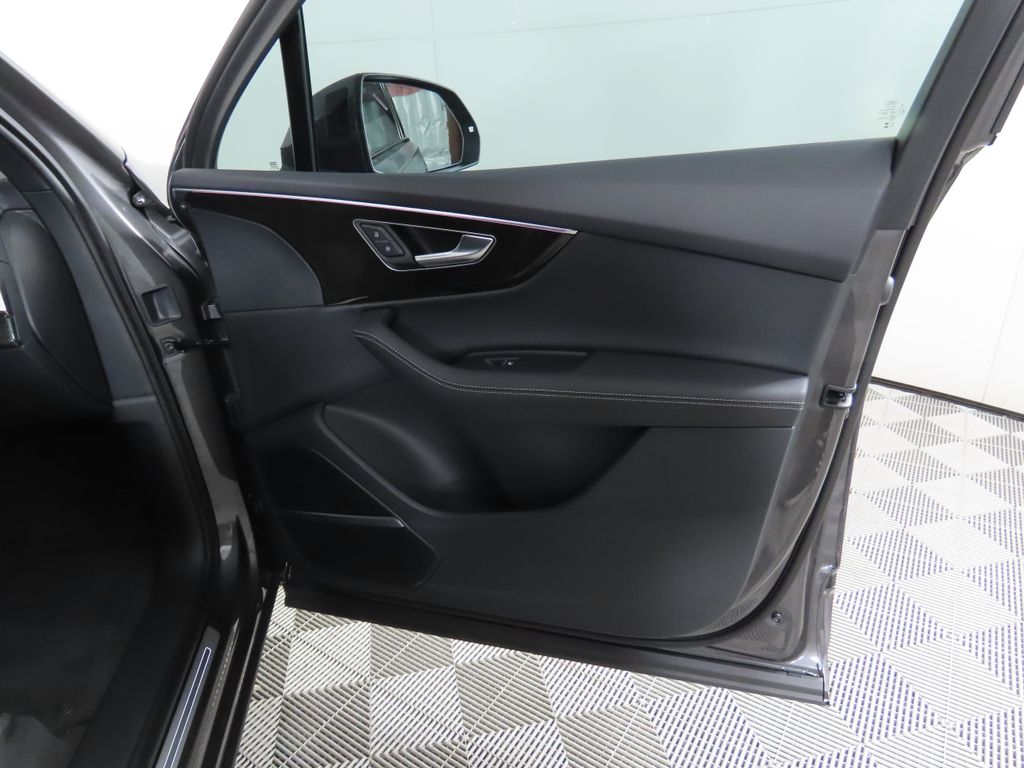 Vehicle image 27 of 34