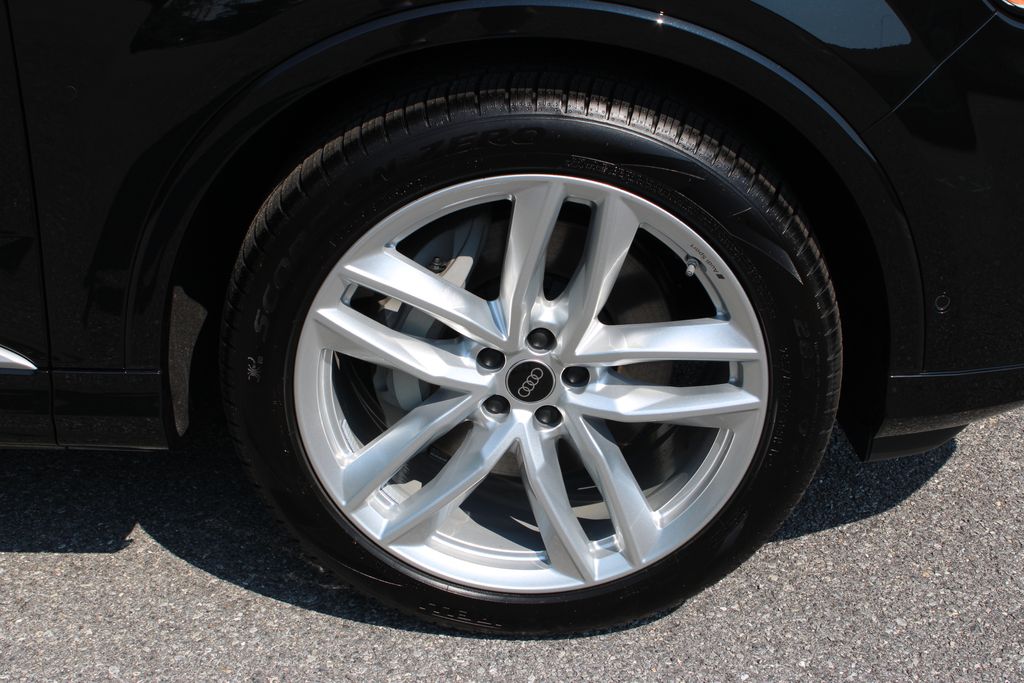2025 Audi Q7 Premium Plus Image 12 of 57