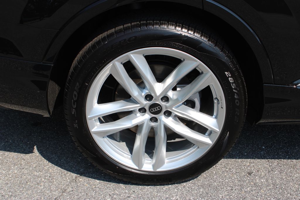 2025 Audi Q7 Premium Plus Image 13 of 57