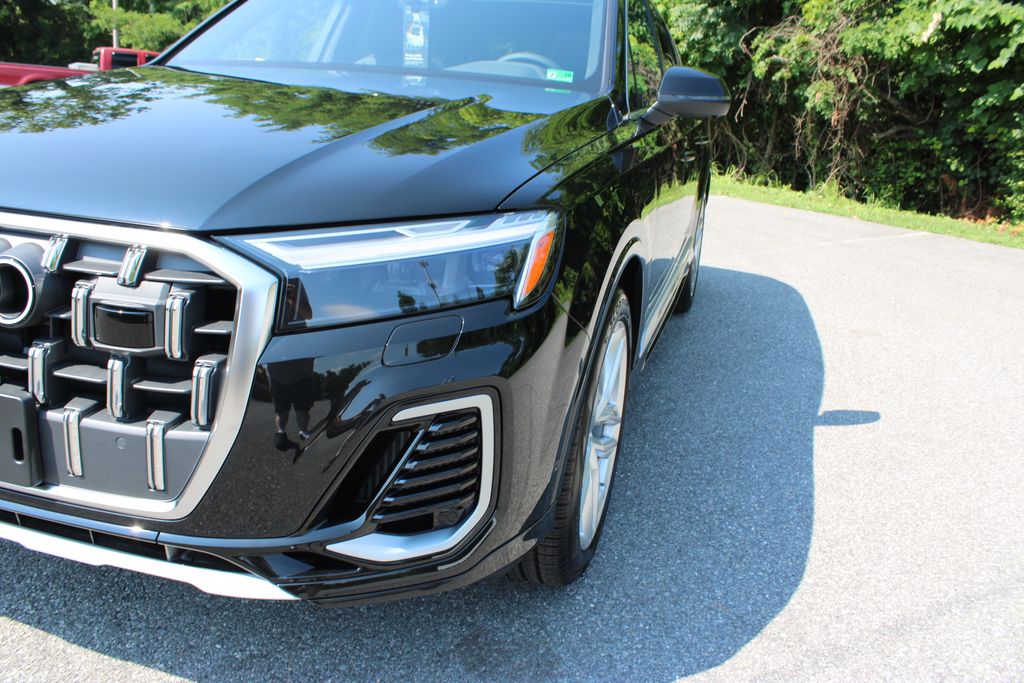 2025 Audi Q7 Premium Plus Image 2 of 57