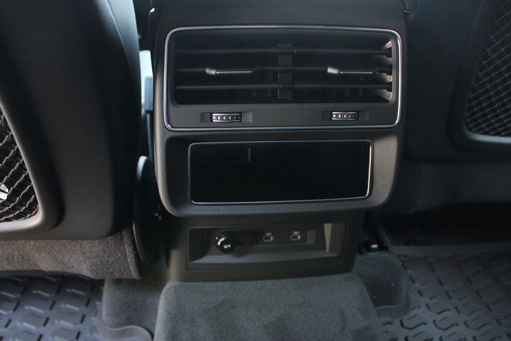 2025 Audi Q7 Premium Plus Image 43 of 57