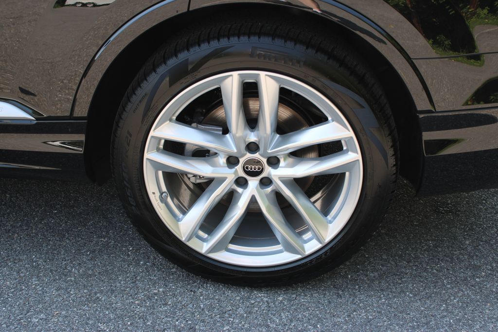 2025 Audi Q7 Premium Plus Image 15 of 57
