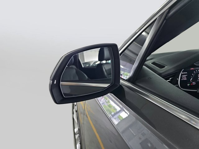 Vehicle image 12 of 28