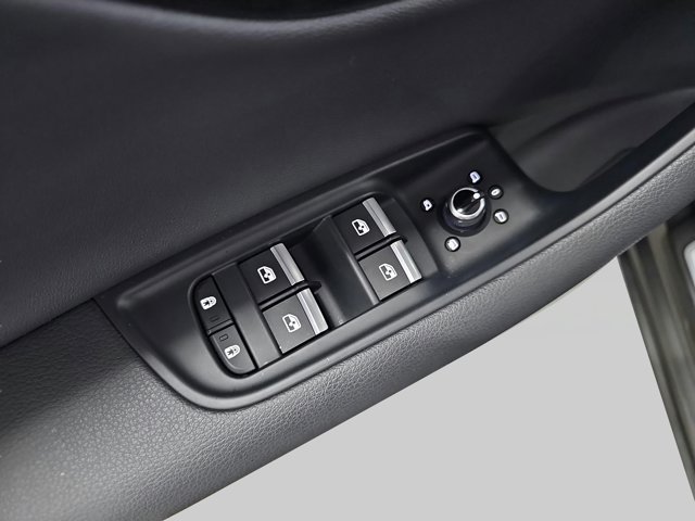 Vehicle image 20 of 28