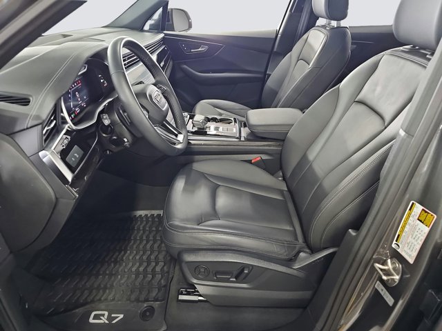 Vehicle image 10 of 28