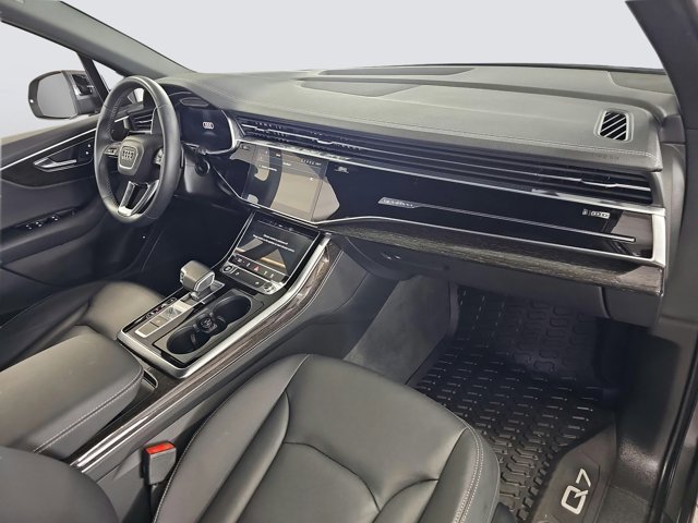 Vehicle image 24 of 28
