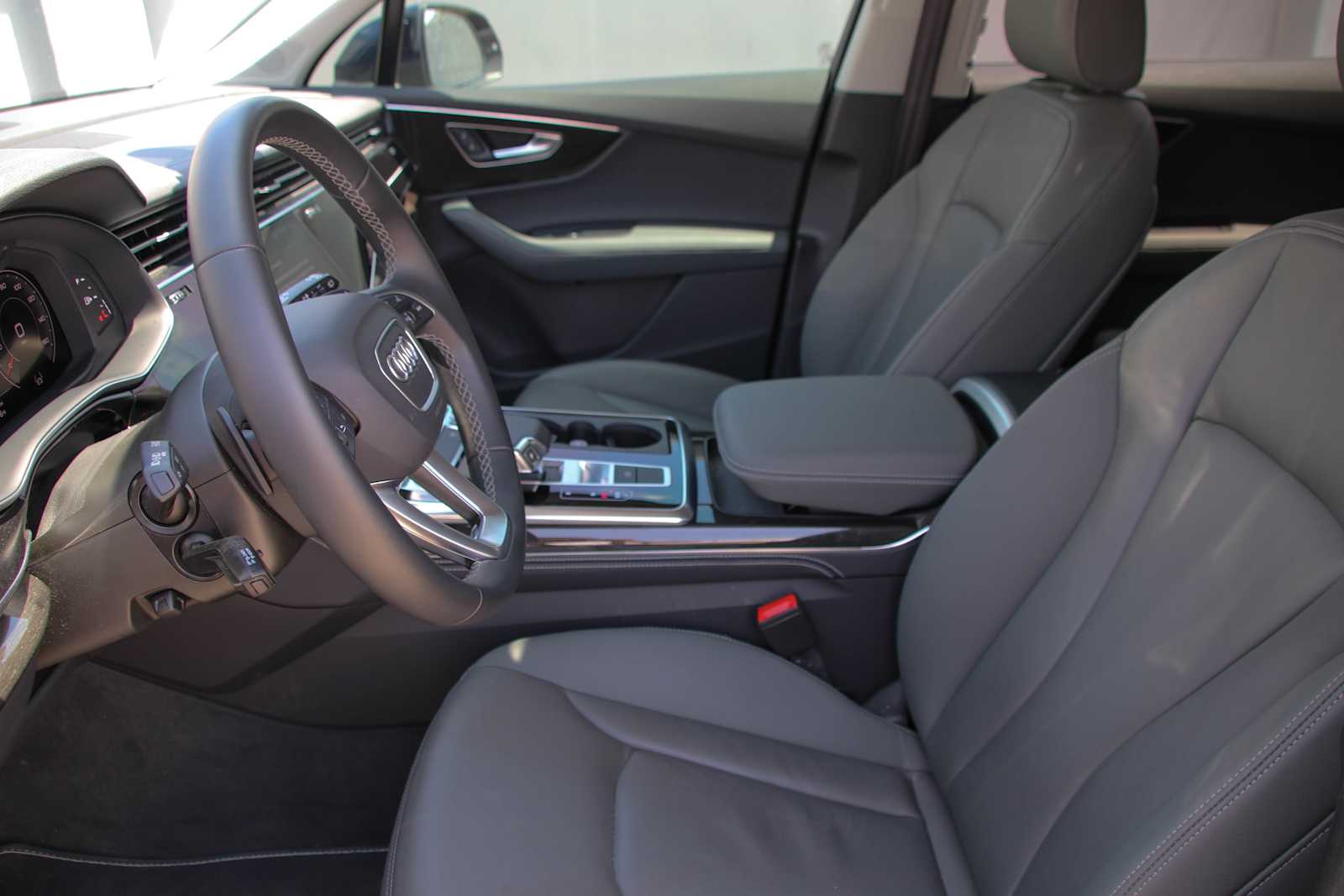 Vehicle image 9 of 11
