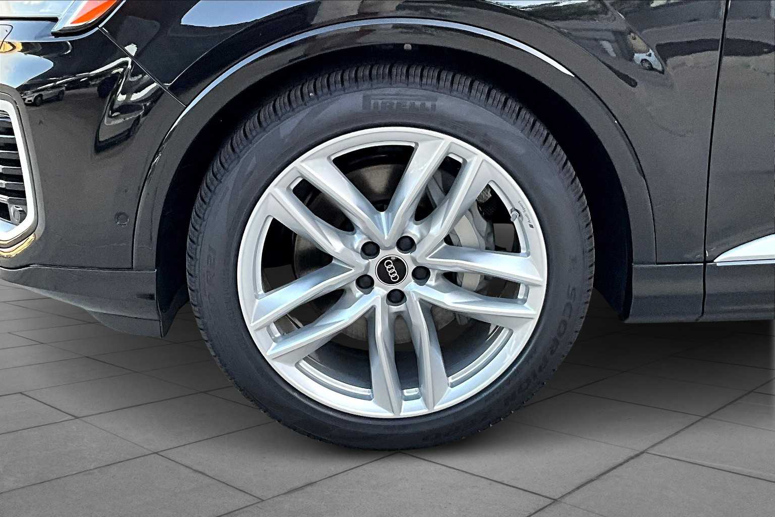 2025 Audi Q7 Premium Plus Image 7 of 20