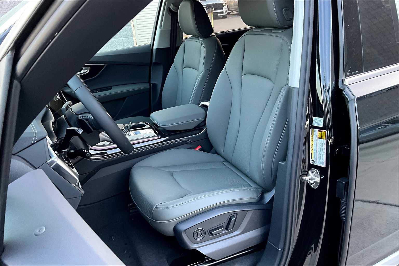 2025 Audi Q7 Premium Plus Image 8 of 20