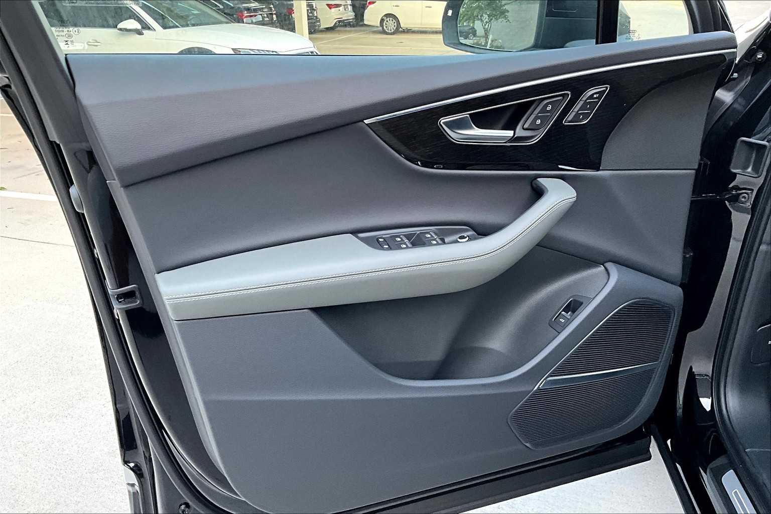 2025 Audi Q7 Premium Plus Image 12 of 20