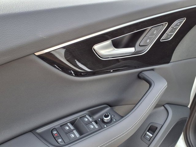 Vehicle image 13 of 23