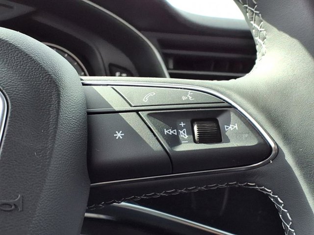 Vehicle image 21 of 23