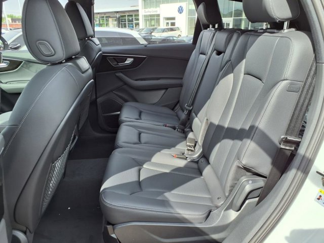 Vehicle image 11 of 23