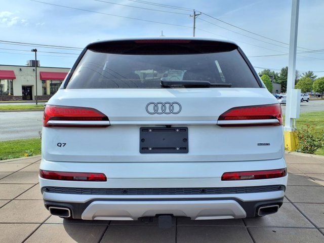 Vehicle image 5 of 23