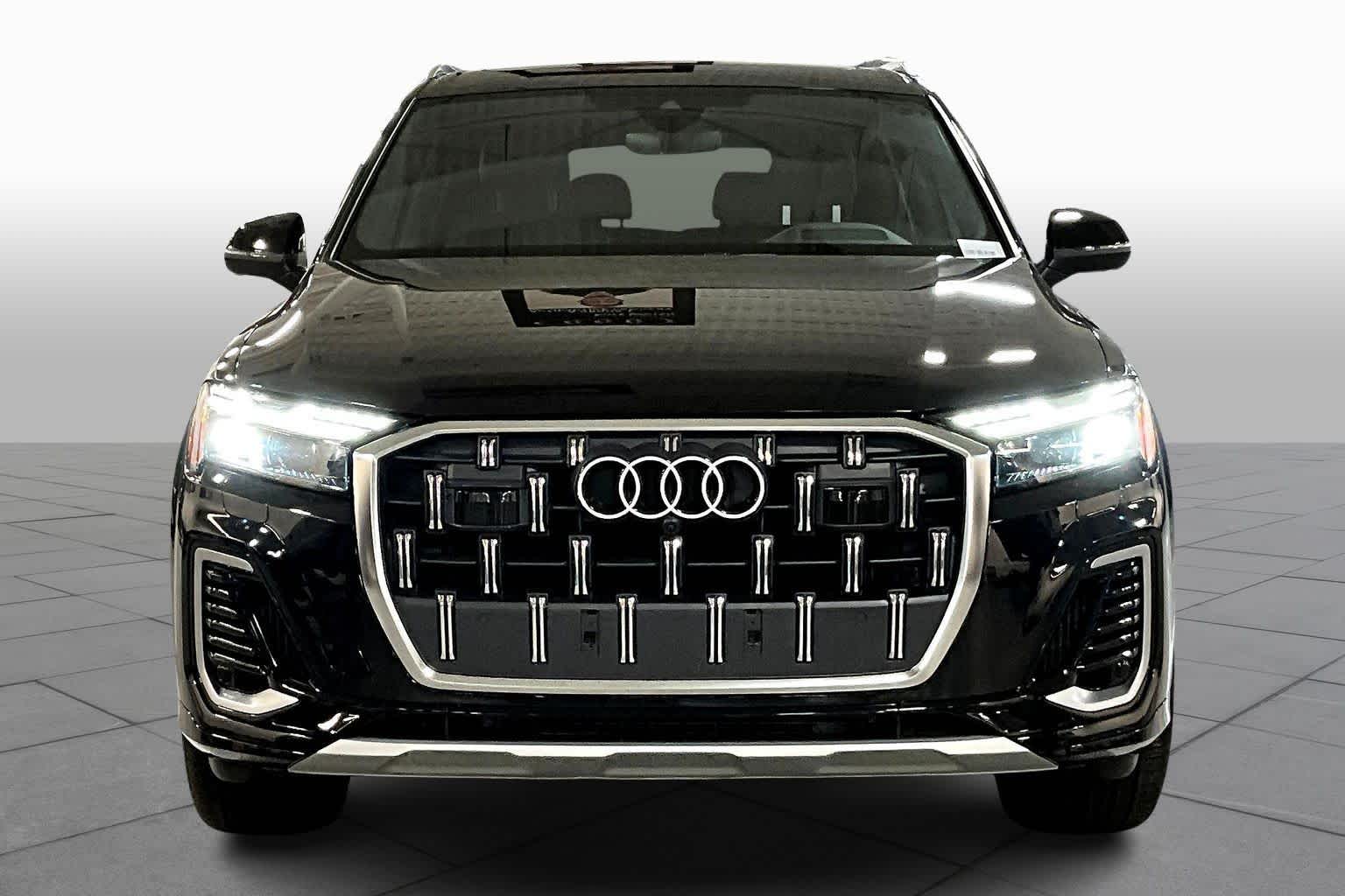 2025 Audi Q7 Prestige Image 2 of 30