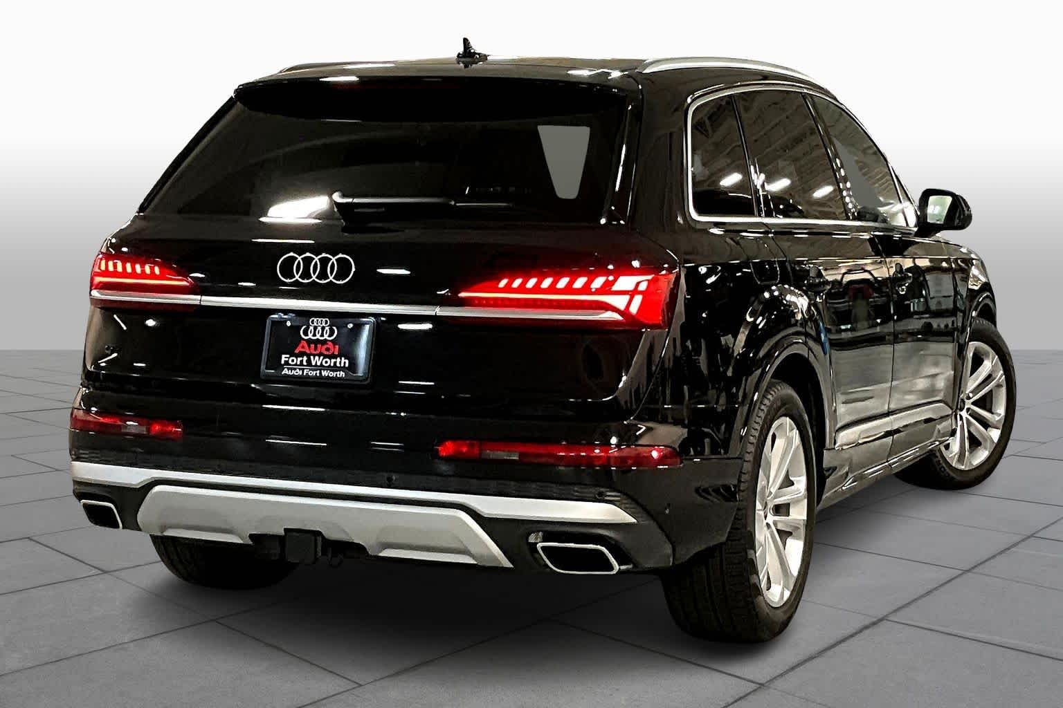 2025 Audi Q7 Prestige Image 4 of 30