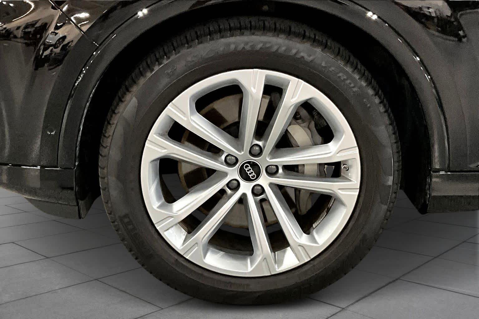 2025 Audi Q7 Prestige Image 7 of 30
