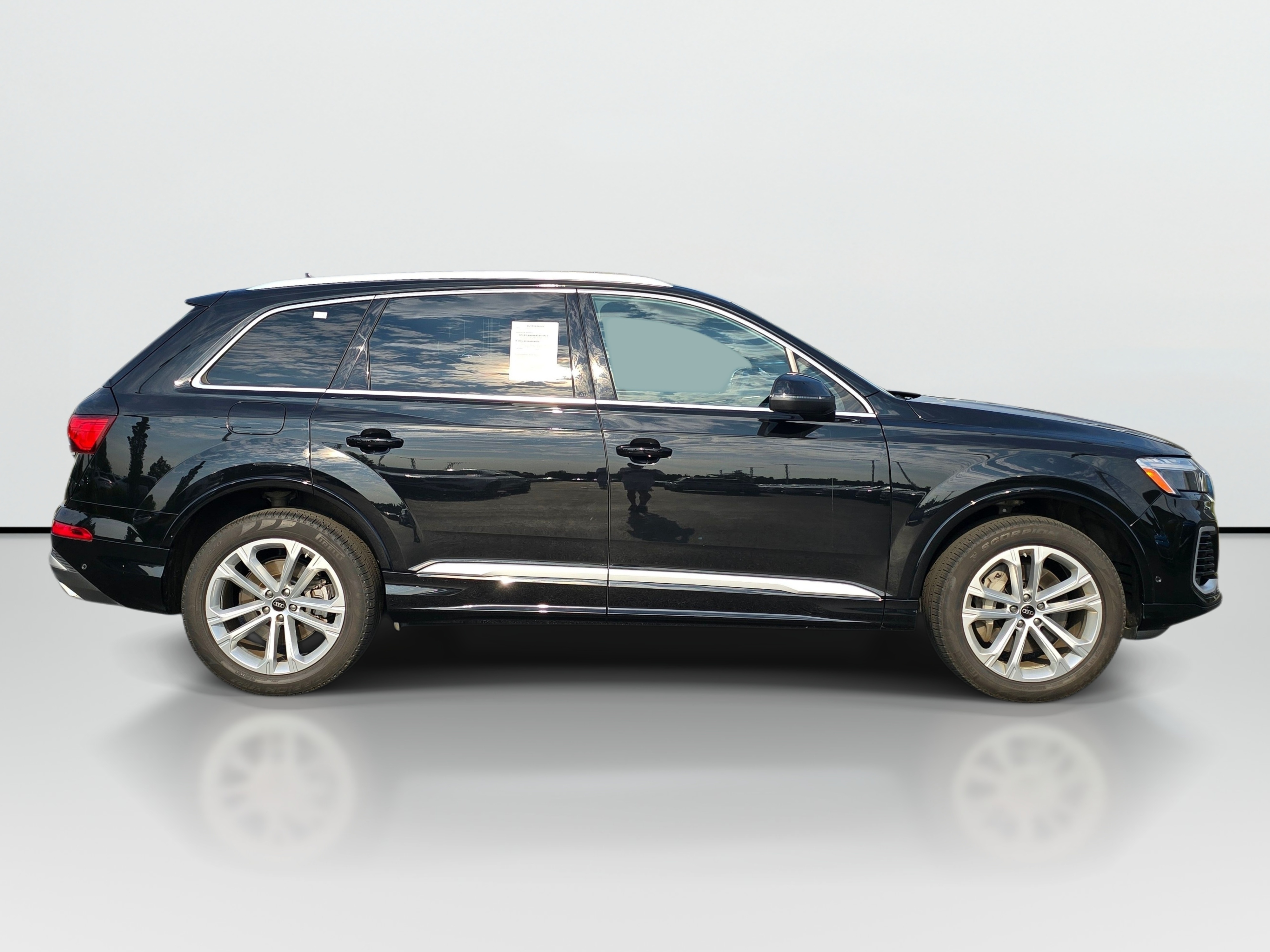 2025 Audi Q7 Premium Plus Image 3 of 47