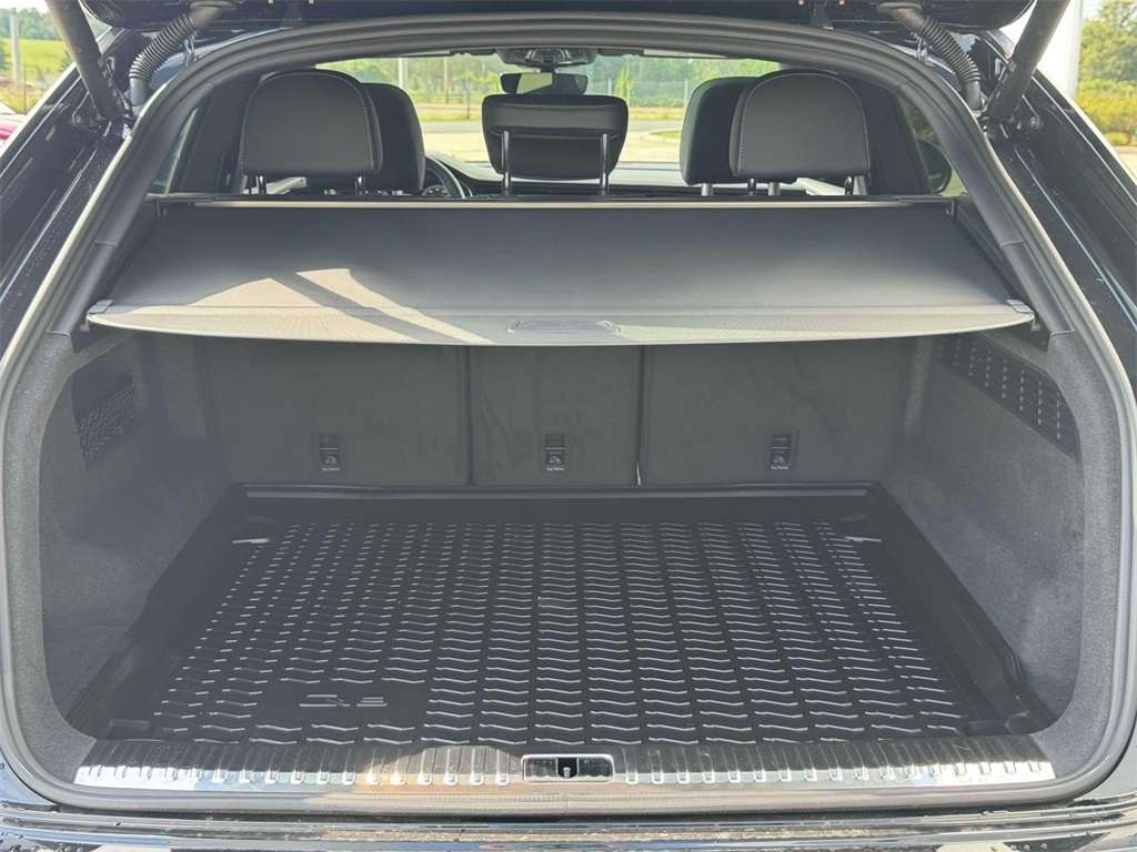 2025 Audi Q8 Premium Plus Image 8 of 21