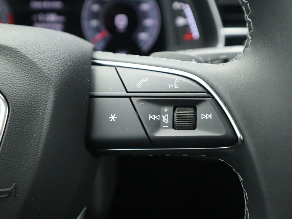 Vehicle image 34 of 36