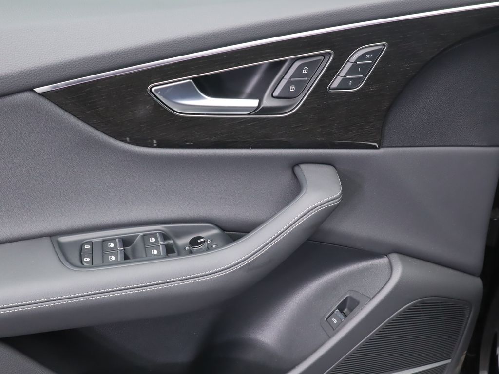 Vehicle image 29 of 36