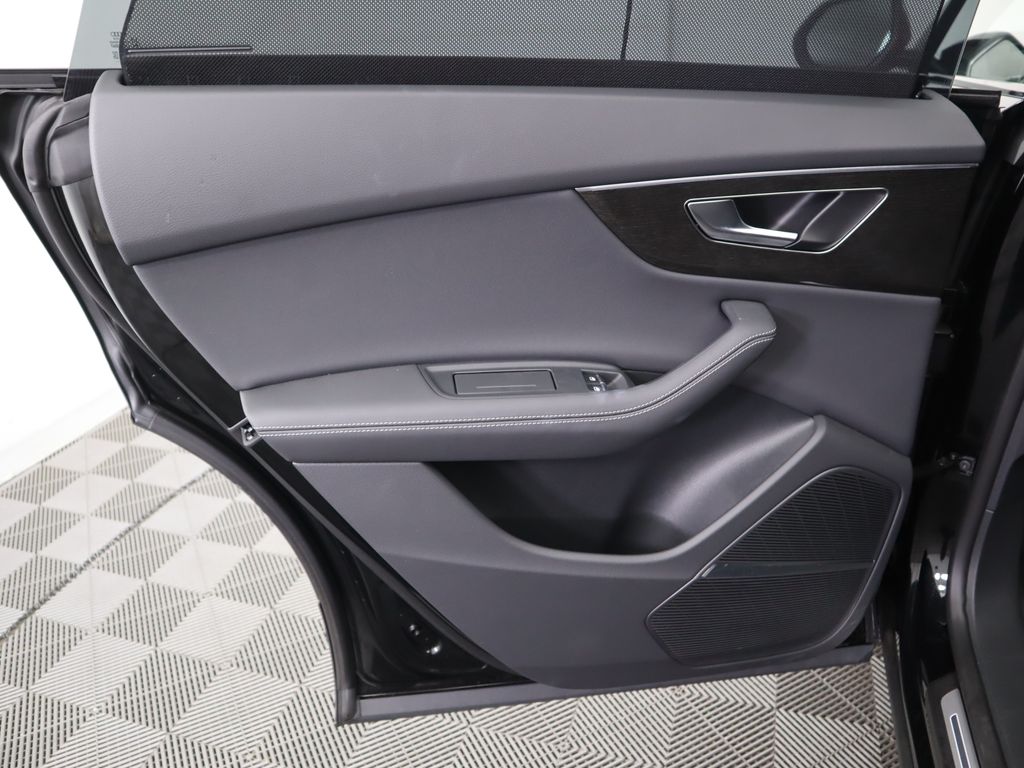 Vehicle image 31 of 36