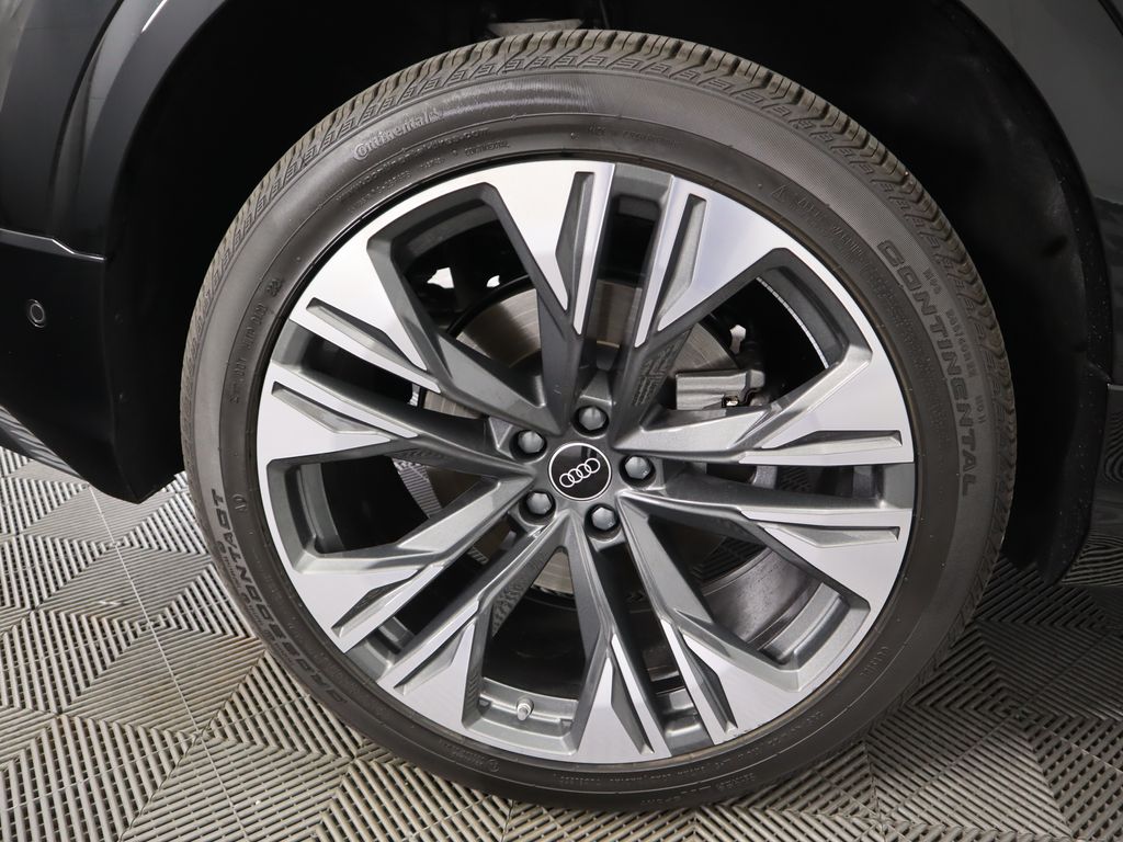 Vehicle image 10 of 36