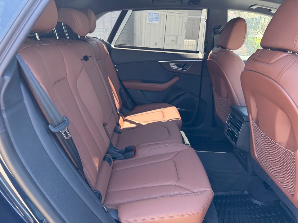 Vehicle image 29 of 35