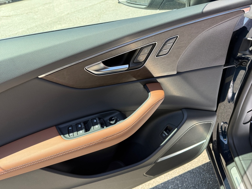 Vehicle image 32 of 35