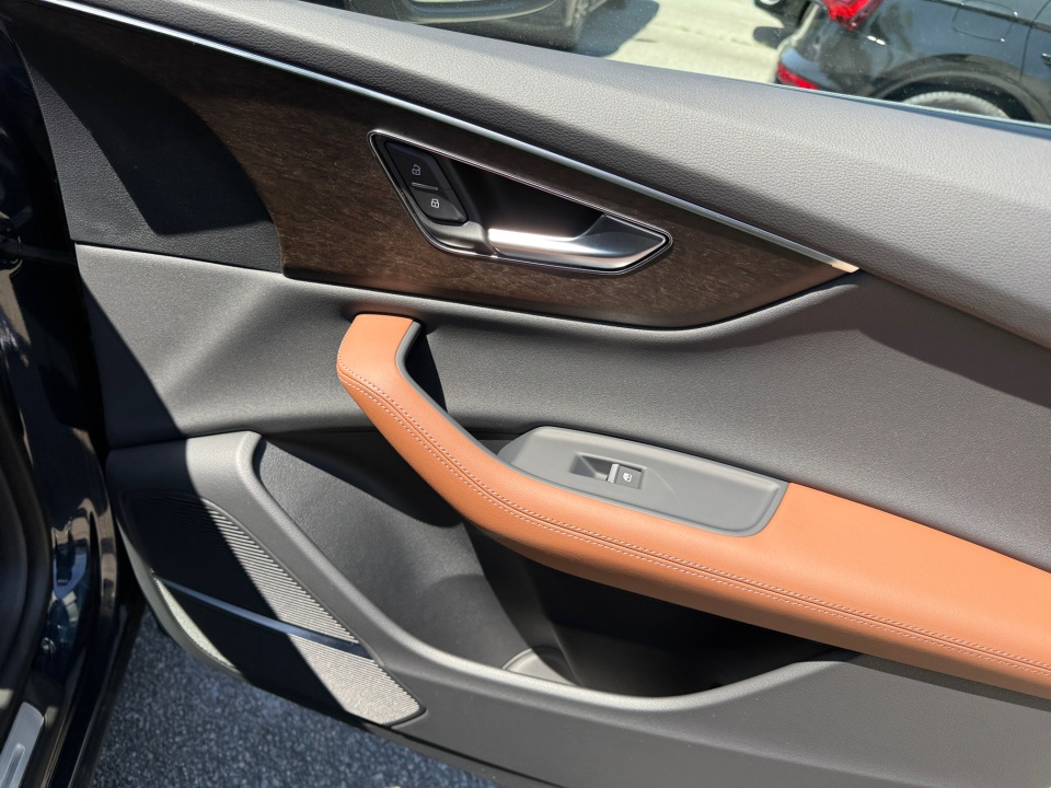 Vehicle image 31 of 35