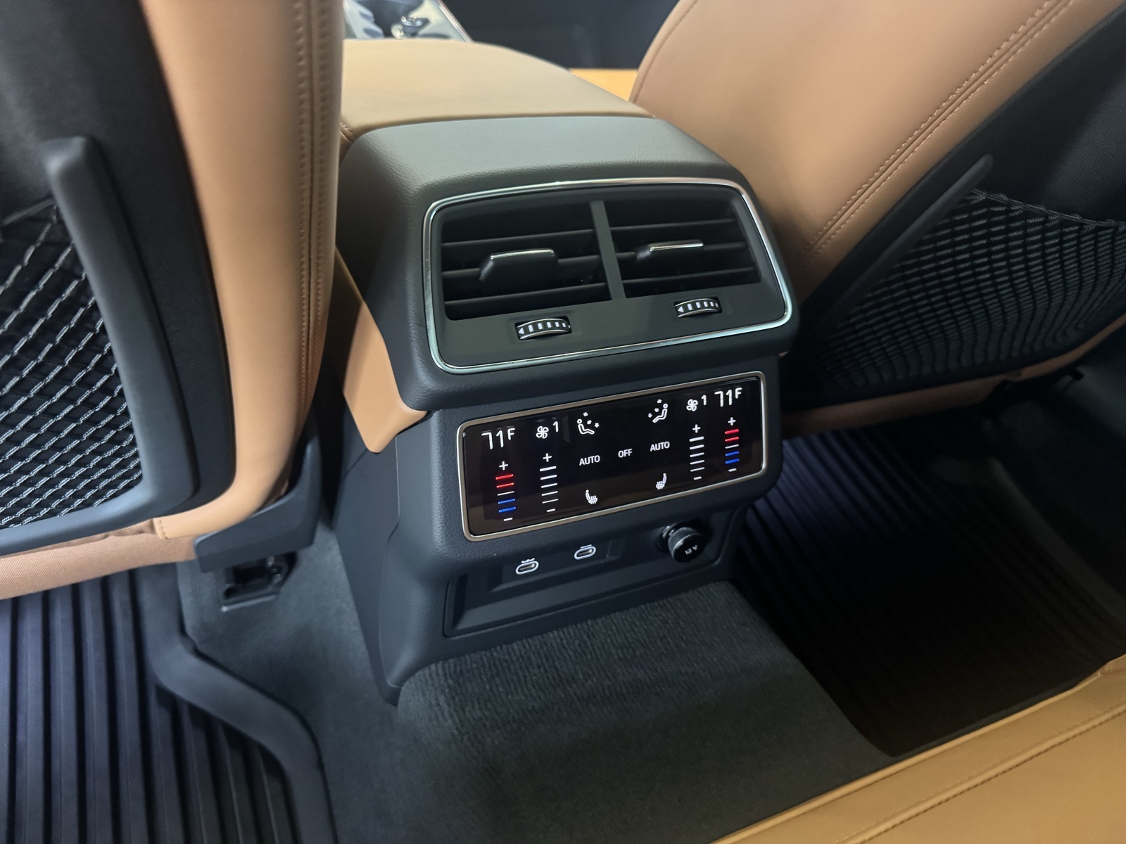 Vehicle image 27 of 30